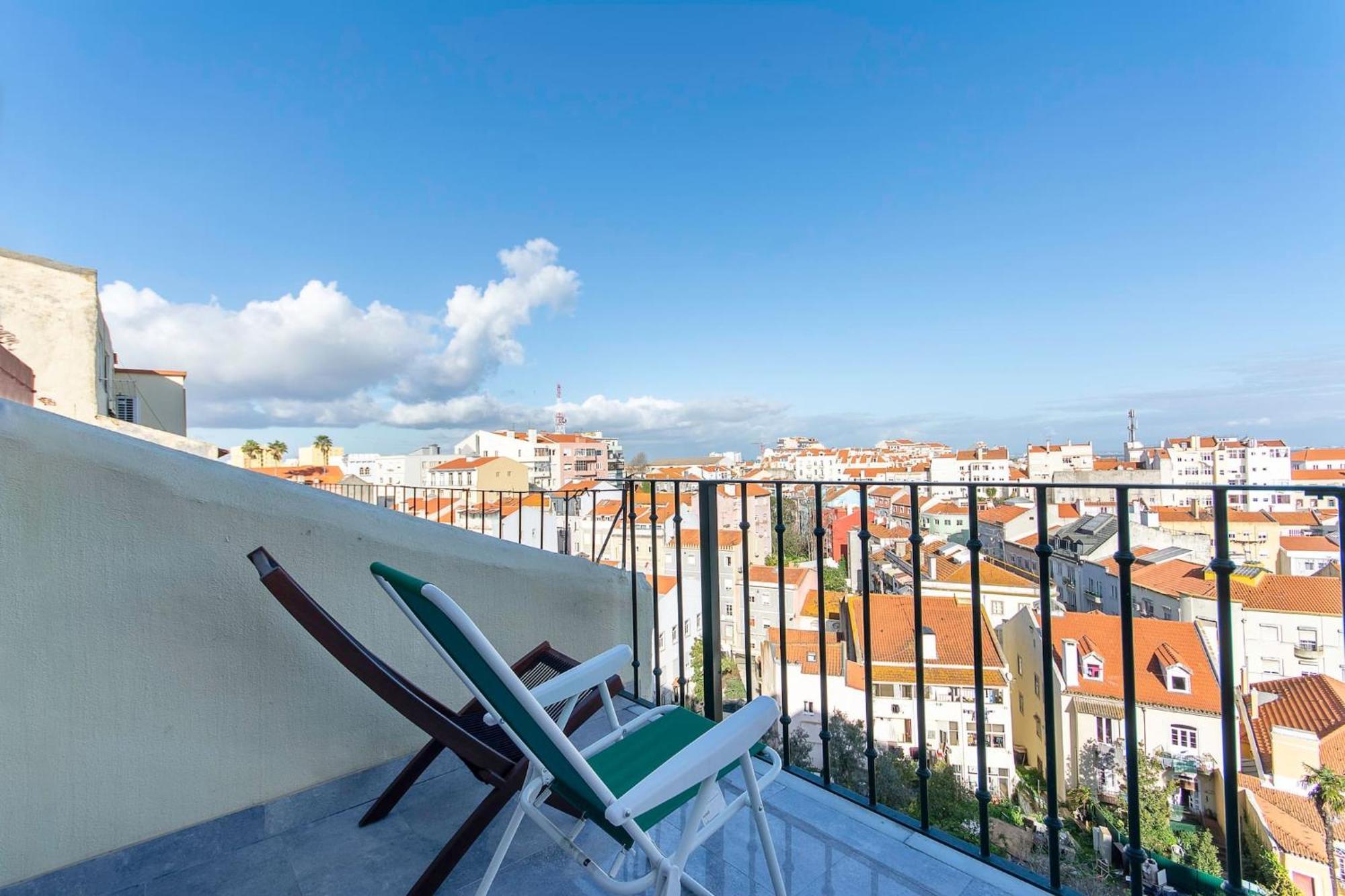Amidst The Rooftops Of Lisboa Екстериор снимка
