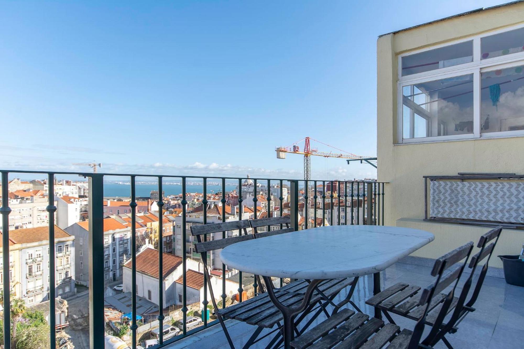 Amidst The Rooftops Of Lisboa Екстериор снимка